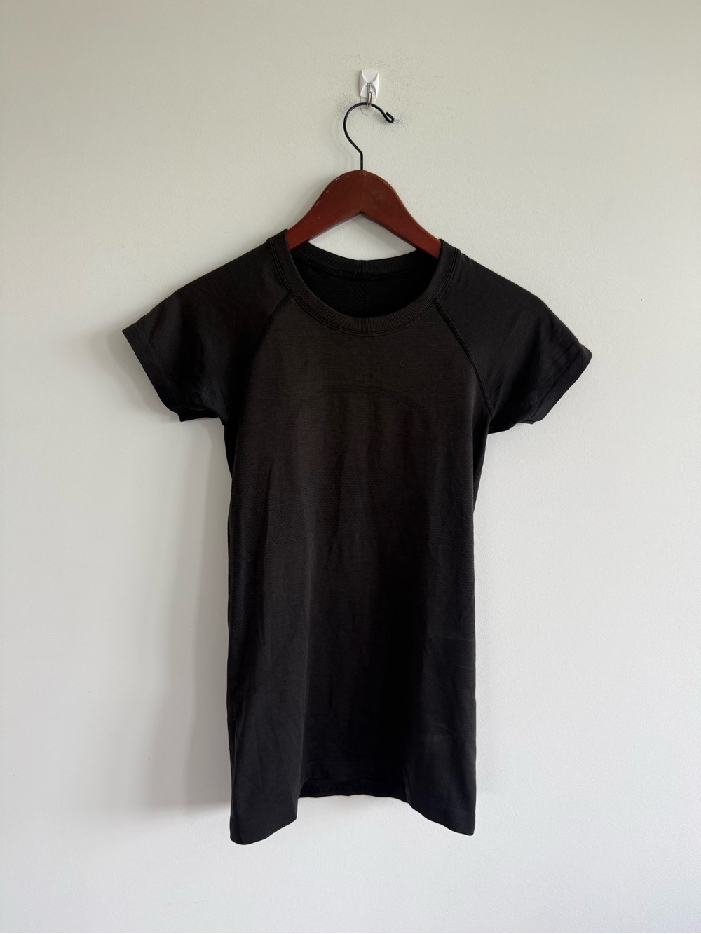 lululemon athletica Black Short Sleeve Performance Tee with Back Logo - Picture 3 of 6